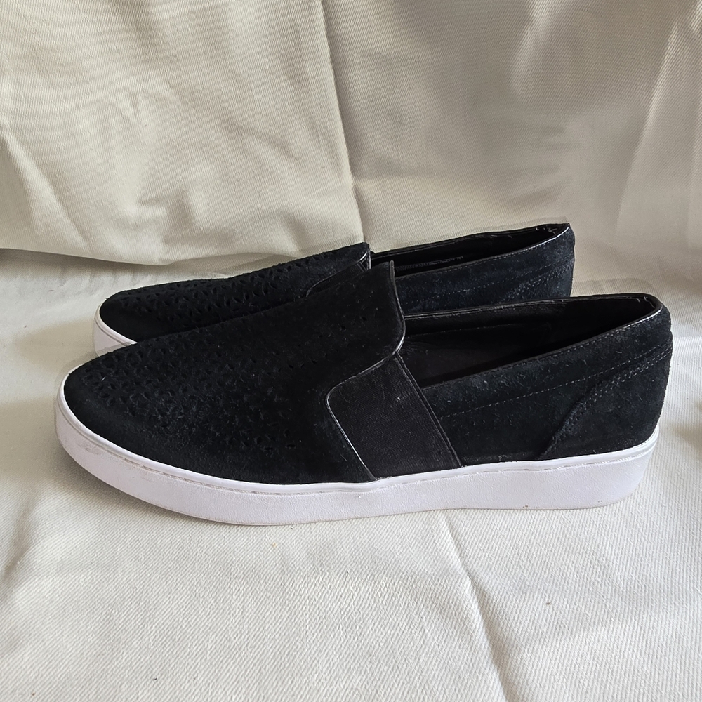 Vionic Kani Women's Sz 10 Slip-On Sneakers featuring a perforated suede upper